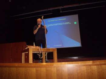 Enea durante la conferenza francigena a Morgex (12846 bytes)